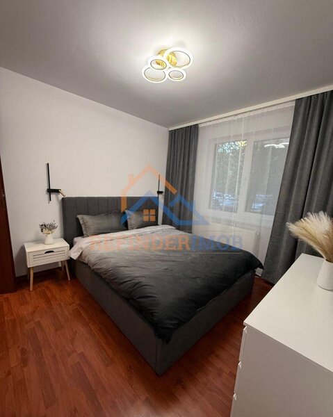 Dumbrava Noua Vanzare apartament 4 camere zona Margeanului